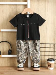 SHEIN 2 peças/Conjunto Roupa de Verão Estilo Urbano Fofo para Menino Bebê, Camiseta de Manga Curta Preta & Calça de Cintura Elástica Verde, Conjunto de Calça Cargo Camuflada, Conjunto de Camiseta, Conjunto de Roupa Infantil - Multicolorido - Visão 3