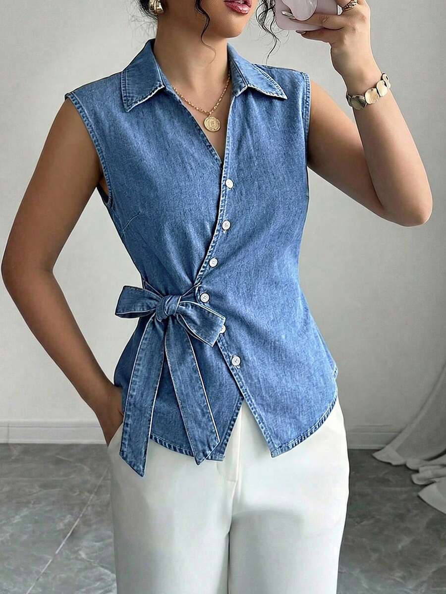 Modelyn CURVE 大尺碼純色圍裹繫帶無袖休閒牛仔上衣 夏季嘉年華服裝 通勤 度假 畢業 俐落 Y2k 可愛街頭風 甜美派對 婚禮 優雅商務休閒 女款經典牛仔無袖襯衫 領口設計 前繫帶 時尚夏季造型 - 藍色 - 查看 1