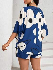 SHEIN Lady Damen lässig Blumen Muster Fledermaus Ärmel Top und Shorts 2 Stücke Set - Verschiedenfarbig - Übersicht 2