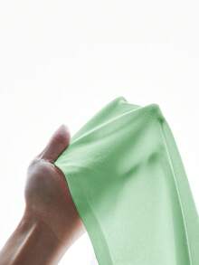 SHEIN BASICS Áo thun nữ cỡ lớn, kiểu dáng tối giản, màu trơn, cổ tròn, tay ngắn. - màu xanh lá - Xem 5