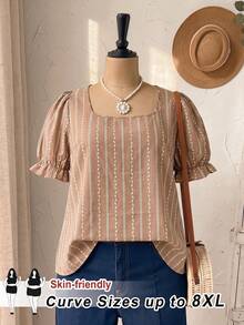 SHEIN CURVE+ Top Casual Versátil de Manga Curta com Gola Quadrada, Estampa Listrada e Bordado, Plus Size, Top de Verão - Amarelo - Visão 6