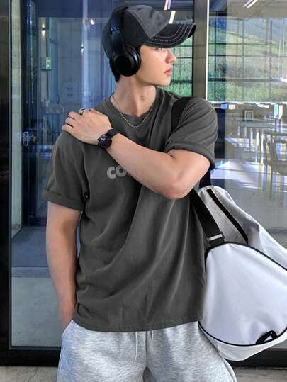 DAZY Áo thun nam cổ tròn màu xám in chữ, thích hợp cho mùa hè.