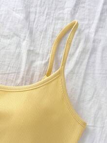 SHEIN LUNE Bộ 2 món gồm áo hai dây màu trơn và chân váy ngắn họa tiết chanh & sọc dành cho nữ. - Nhiều màu - Xem 3