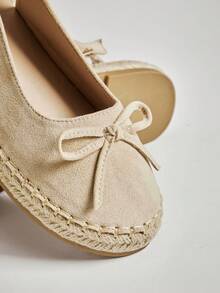 SHUZIA Sepatu flat espadrille wanita model tali belakang berbahan suede imitasi dengan detail dasi kupu-kupu yang modis. - Krem - View 7