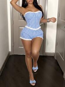 Slaydiva Lễ hội âm nhạc Xuân Hè mới Ngày lễ tình nhân Lễ Phục sinh Đám cưới Kỳ nghỉ hè Kỳ nghỉ biển Thường ngày Thanh lịch Trang phục đi làm Trang phục công sở Kỳ nghỉ Tiệc tùng Du thuyền Phong cách cơ bản Phong cách phổ biến Hẹn hò hàng ngày Phong cách Y2K Gợi cảm Áo quây ren trắng Cổ áo nơ Trang trí cổ chữ V Trang trí dây xương cá Áo trễ lưng Áo kẻ caro xanh trắng + Quần họa tiết hoa Quần siêu ngắn Bộ đồ kẻ caro xanh trắng Bộ hai mảnh dành cho nữ -Z - Xanh và trắng - Xem 5