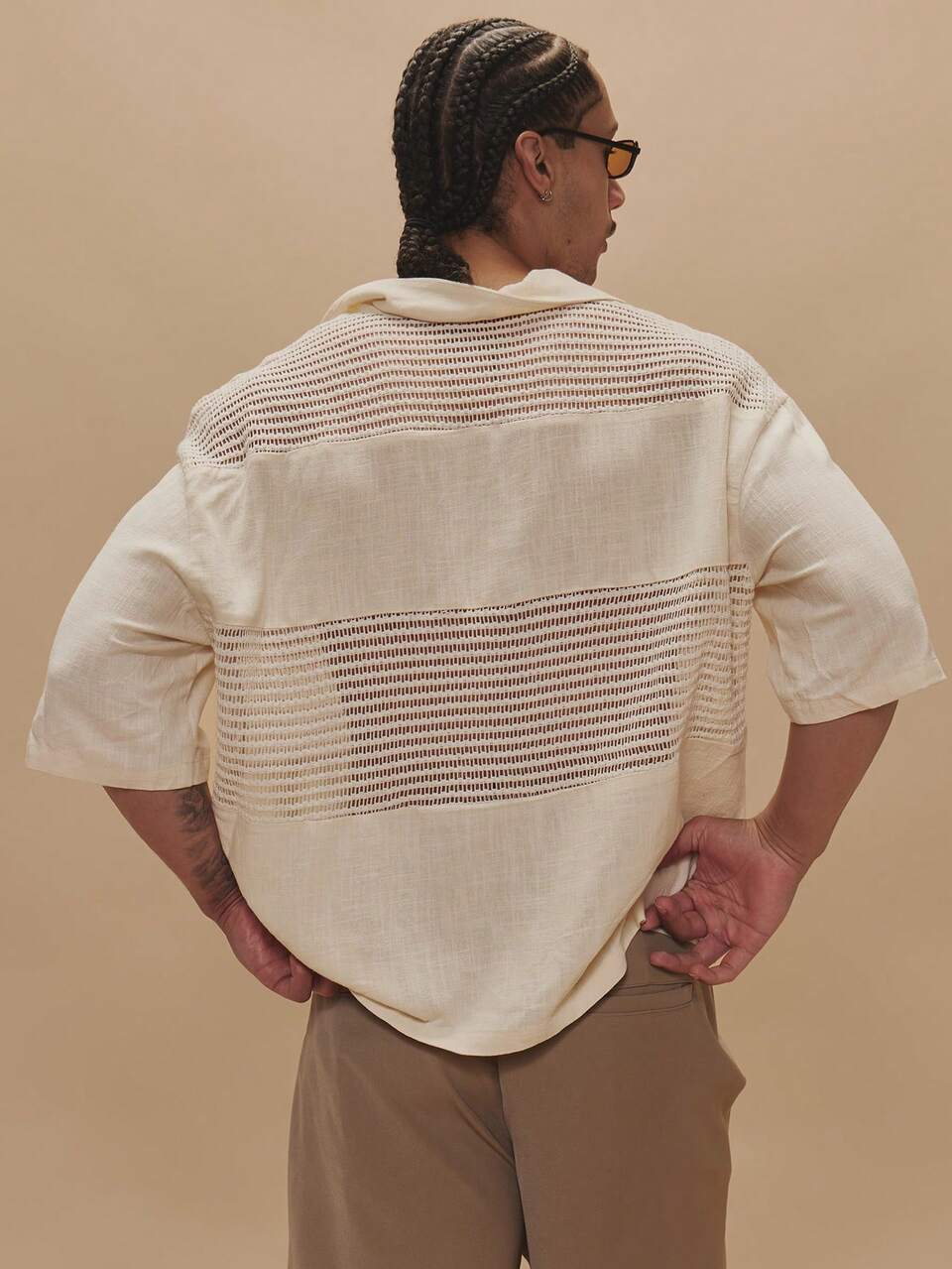 Polo blanc cassé oversize à manches 3/4 avec empiècement transparent, sans boutons
