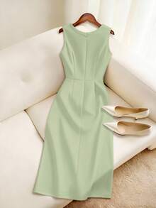 GlowEve CURVE Plus Size Women Solid Color Round Neck Ruched Waist Elegant Party Dress - Green - View 2