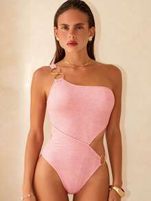 Áo tắm liền thân Swim Chiccia dành cho nữ, màu nâu caramel, kiểu dáng lệch vai, có khoét lỗ bằng kim loại một bên, chất liệu gân nổi, thích hợp cho kỳ nghỉ hè. - Hồng - Xem 5