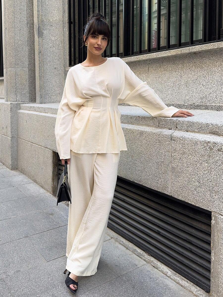 Marta Soriano 女士宽松商务休闲时尚街头风荷叶边腰部设计套头衫搭配直筒裤两件套,优雅的办公室通勤装,适合夏季、秋季、春季穿着。 - 米色 - 查看 1