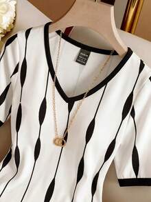 SHEIN Franclia 女士夏季休闲度假通勤全印花V领撞色包边短袖连体衣 - 白色 - 查看 5