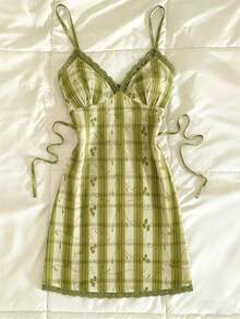 GlowEve Sweet Striped Floral Contrast Lace Trim Camisole Mini Dress - Green - View 1