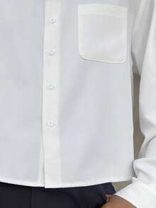 Ngobest Haus Ngobest Haus Jeune style de rue pour hommes, chemise à manches courtes polyvalente de couleur unie, convenant pour le streetwear, les tenues décontractées du quotidien, les sorties du week-end, les festivals de musique, les rassemblements sociaux et plus encore. Cette chemise est une pièce polyvalente essentielle dans la garde-robe d'un homme, en faisant un excellent cadeau pour les petits amis ou les maris. - Blanc - Voir 4