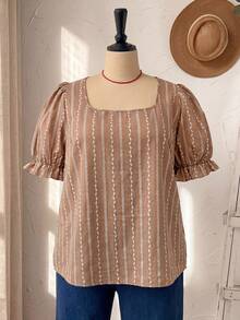 SHEIN CURVE+ Top Casual Versátil de Manga Curta com Gola Quadrada, Estampa Listrada e Bordado, Plus Size, Top de Verão - Amarelo - Visão 4