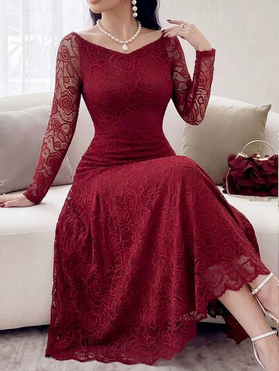 Feyla Mẫu đầm nghỉ dưỡng tay dài cài cúc đơn cổ ve lật, thiết kế độc đáo, họa tiết hoa văn lạ mắt.