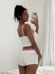 Amplova Set de camiseta de tirantes y shorts mini con parches de encaje y decoración de moño en colores contrastantes - Blanco - Ver 2