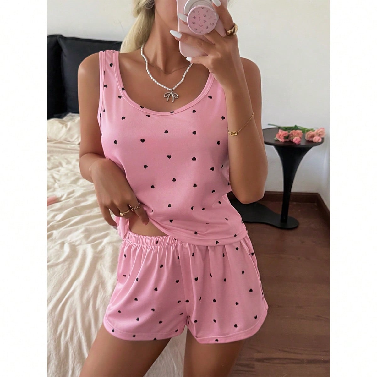Conjunto de pijama de camiseta de punto y pantalones cortos casuales para mujer con estampado de corazón