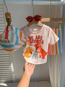 SHEIN Bộ 3 món cho bé trai bé gái mùa hè, áo thun ngắn tay họa tiết hoạt hình dễ thương thoải mái vui nhộn, quần short, mũ kẻ sọc, bộ đồ mùa hè, bộ kẻ sọc, bộ đồ đi du lịch, bộ đồ đi du lịch - Nhiều màu - Xem 8