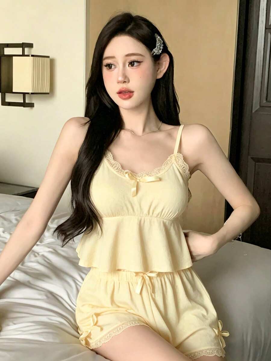 DAZY 2件組蕾絲飾邊蝴蝶結裝飾荷葉邊細肩帶背心女款夏季睡衣套裝 - 白色 - 查看 1