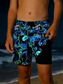 SHEIN Celana Pendek Pantai Longgar, Serbaguna, Nyaman, Kasual untuk Remaja Laki-laki, Motif Video Game Bercahaya dalam Gelap, Patchwork, Lapisan Dalam Ketat - MultiWarna - View 7
