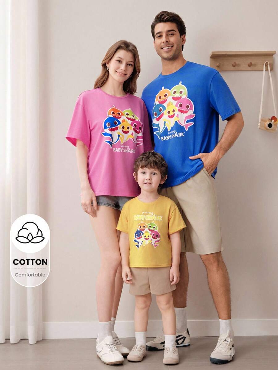 BABY SHARK X SHEIN Camiseta casual de mujer de cuello redondo y manga corta con estampado de dibujos animados - Rosa Fucsia - Ver 1