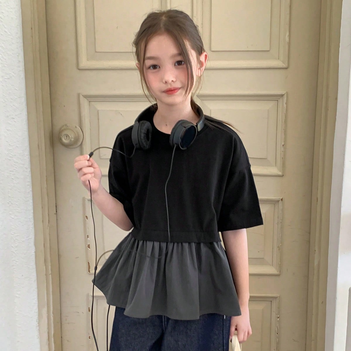 Camiseta de cuello redondo con estampado de letras y empalme, manga corta, corte A para niñas preadolescentes