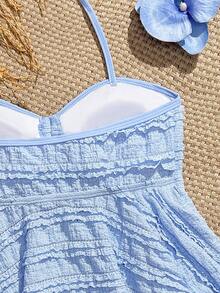 SHEIN Bộ đồ bơi hai mảnh cho bé gái tuổi teen, kiểu dáng dễ thương, chất liệu vải dệt jacquard, cổ yếm, viền bèo nhún, phong cách thời trang Âu Mỹ thanh lịch, giản dị, nữ tính, thích hợp cho bơi lội, đi biển, kỳ nghỉ hè. - Màu xanh nhạt - Xem 4
