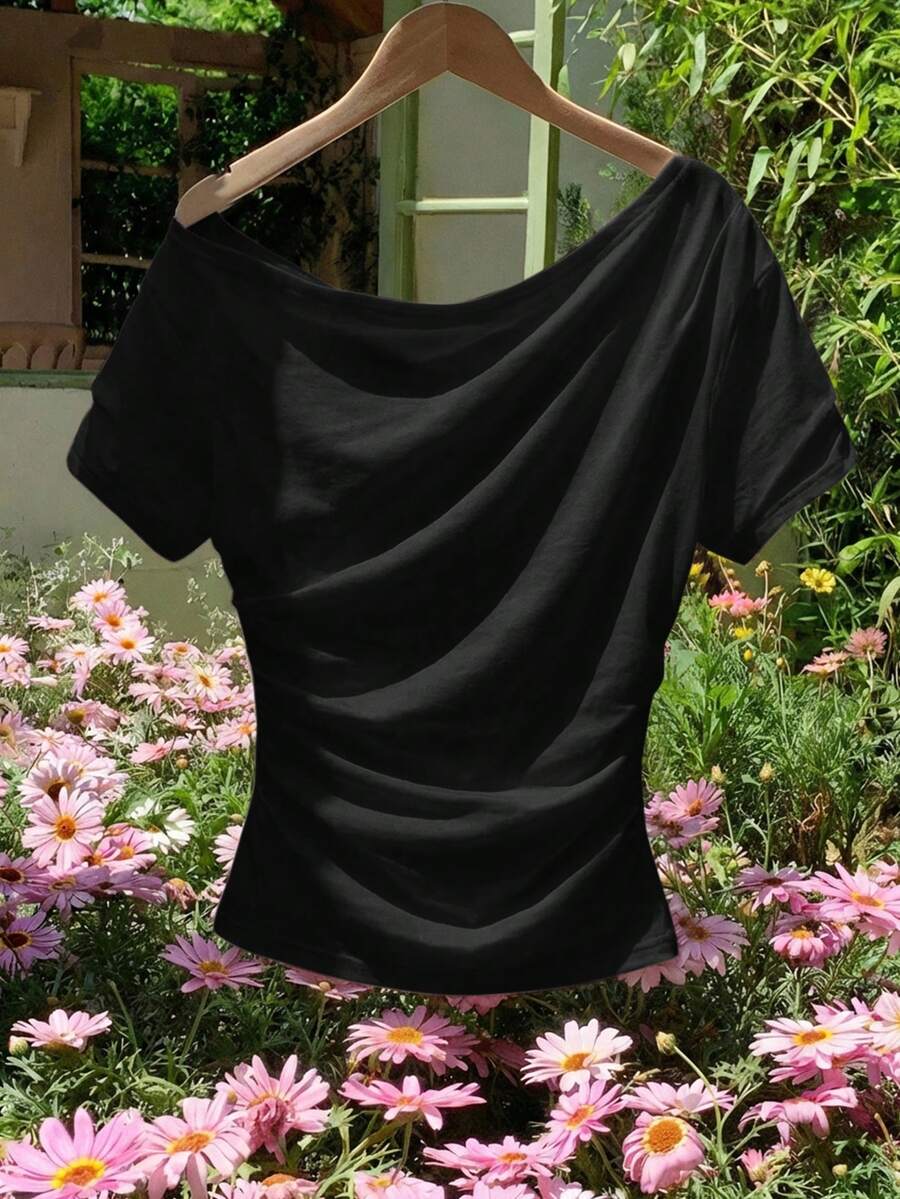 SHEIN MOD 大尺碼女款針織提花黑白條紋紋理不對稱單肩上衣,羅紋腰部抓皺,夏季休閒正式風T恤襯衫 - 黑色 - 查看 1