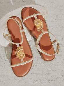 SHUZIA Resort Chic 女士黑色鹦鹉螺贝壳装饰 T 字带纯素拉菲草平底凉鞋——优雅、简约、适合度假。 - 米色 - 查看 4