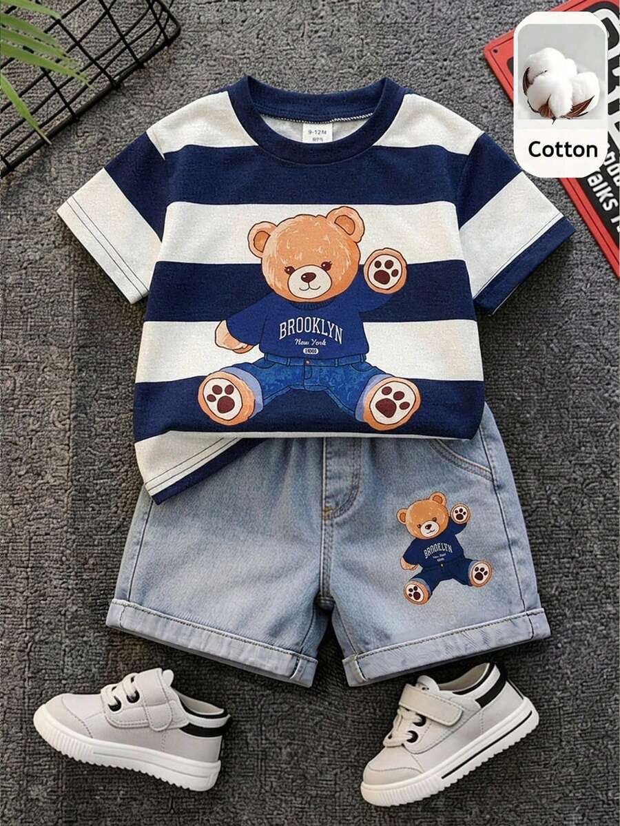 SHEIN Playful Pals 2件/套 幼童男童海軍藍夏季休閒海灘布魯克林熊印花條紋短袖T恤與牛仔短褲寬鬆版型純棉套裝