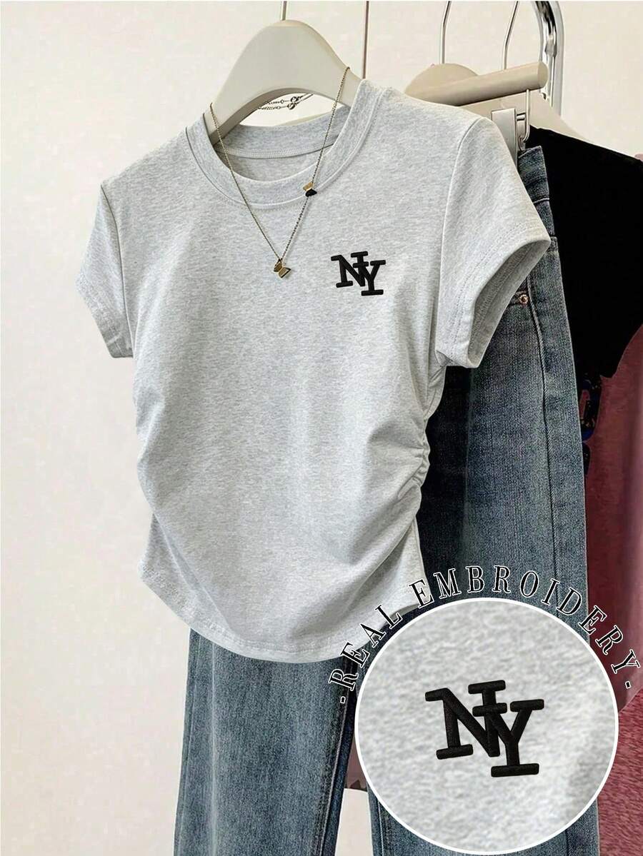 Resyla 女士黑色 NY 字母刺绣短袖 T 恤,腰部褶皱设计,显瘦效果,短款修身上衣,浅灰色休闲短袖,优雅舒适的设计,休闲户外 T 恤 - 淺灰色 - 查看 1