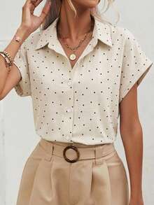 SHEIN Frenchy Áo sơ mi nữ tay ngắn dáng cánh dơi màu be phối chấm bi nâu - Kiểu dáng thanh lịch cho kỳ nghỉ xuân hè, thích hợp cho du lịch biển và đảo, trang phục dự đám cưới quý tộc, phong cách đồng quê cổ điển. - Nhiều màu - Xem 5