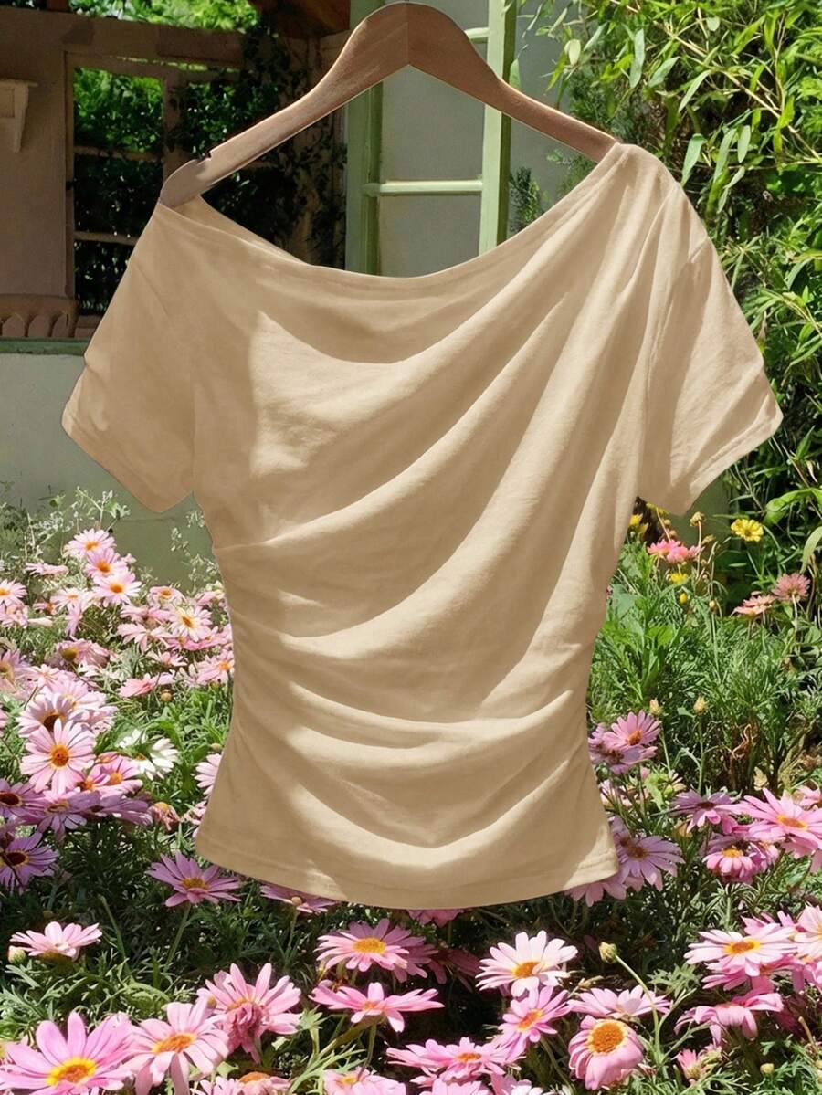 SHEIN MOD 大码女式针织提花黑白条纹不对称肩部上衣,黑白条纹,罗纹,腰部褶皱,侧袖褶皱,休闲夏季T恤,女式夏季衬衫 - 杏色 - 查看 1