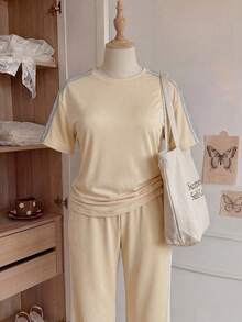 Comfortcana Conjunto informal de verano de 2 piezas de talla grande con camiseta y pantalones a rayas de contraste - Albaricoque - Ver 5