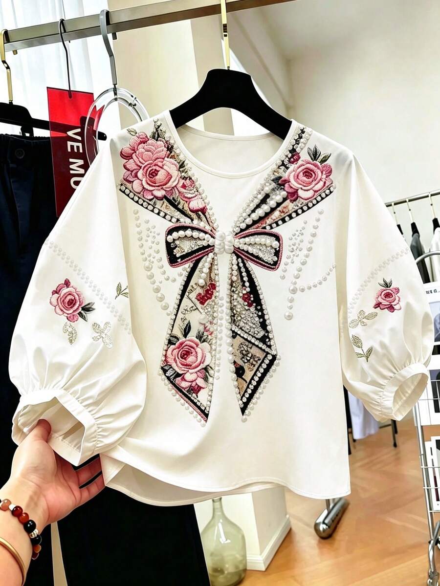 SHEIN Franclia Áo thun cổ tròn in hình hoa hồng nơ sang trọng, nhẹ nhàng, dáng rộng, tay cánh hoa giúp tôn dáng, áo lót casual thiết kế đính hạt thanh lịch cho nữ. - Màu be - Xem 1