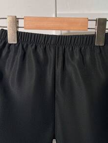 Souflis Souflis 2件組男童幼童套裝，男童套裝，夏季復古條紋紋理短袖POLO衫 + 休閒短褲2件組，上衣特點為翻領小V領設計，華夫格紋理針織條紋面料，復古配色並帶有內置紋理圖案 - 黑色 - View 7