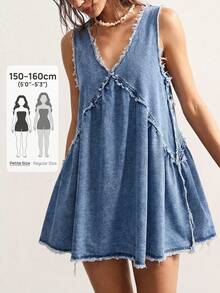 SHEIN PETITE Đầm mini denim không tay cổ chữ V, viền thô, dáng petite dành cho nữ, trang phục thường ngày mùa hè đi biển và dạo phố. - Rửa trung bình - Xem 1