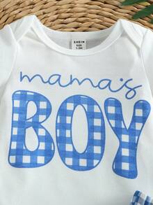 SHEIN Playful Pals 嬰幼兒男童/女童 0-3 歲夏季休閒可愛藍白條紋 Mom's Boy 標語包屁衣格紋短褲套裝 親子款寬鬆 - 藍色 - 查看 5