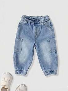 SHEIN 男童休闲浅蓝色牛仔裤，舒适棉质面料，锥形裤型，四季皆宜，适合日常穿着、室内外活动、旅行和度假。 - 淺色水洗藍 - 查看 1