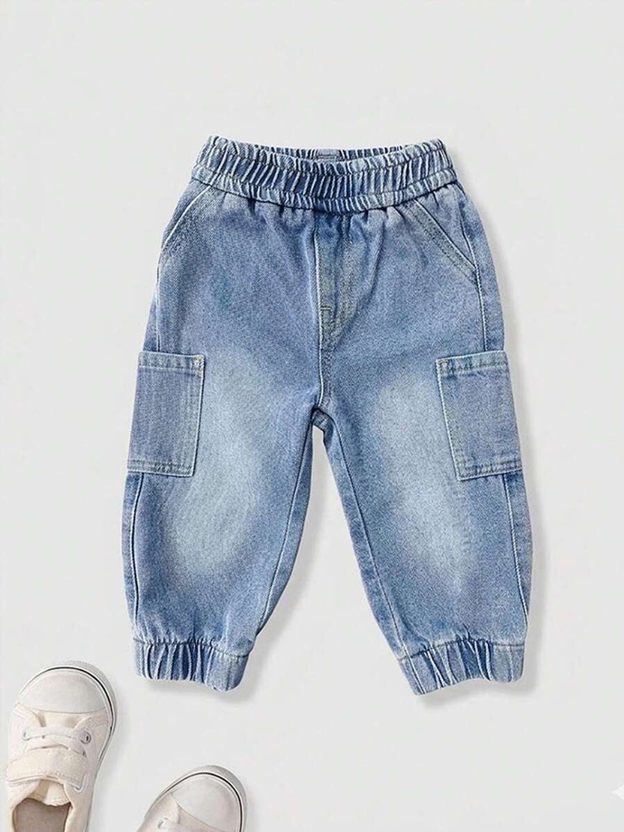 SHEIN 男童休闲浅蓝色牛仔裤,舒适棉质面料,锥形裤型,四季皆宜,适合日常穿着、室内外活动、旅行和度假。 - 淺色水洗藍 - 查看 1