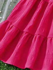 Vestido casual de vacaciones y fiesta en la playa para niñas preadolescentes, con textura de tela tejida sólida en color fucsia, lazo en la cintura, recorte y volantes en el bajo - Rosa Fucsia - Ver 3