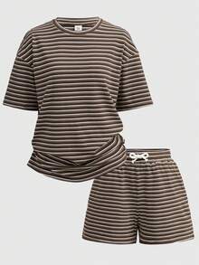 SHEIN Bộ đồ nữ tuổi teen gồm áo thun và quần short in họa tiết, kiểu dáng vintage mới, thích hợp cho mùa xuân/hè, kẻ sọc, dáng rộng thoải mái, cổ tròn, tay ngắn, phù hợp cho thể thao đường phố mùa hè, dễ phối đồ. - Cà phê nâu - Xem 4