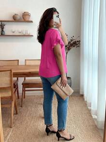 Enliva Blusa básica con mangas de pétalos y ribete de volantes Jolene.Mendez Plus, para Body redondeado tipo manzana, para el verano - Rosa Fucsia - Ver 2