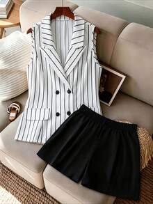 GlowEve CURVE Conjunto de 2 piezas de talla grande con blazer y pantalones cortos a rayas elegantes - Blanco y Negro - Ver 1