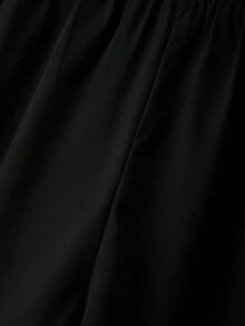 GlowEve CURVE Conjunto de 2 piezas de talla grande con blazer y pantalones cortos a rayas elegantes - Blanco y Negro - Ver 11