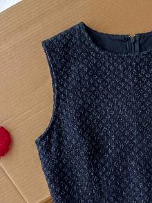 Comfortcana Đầm denim không tay dệt jacquard mùa hè dành cho nữ, phong cách thường ngày, đi nghỉ mát, lễ hội, đi làm, tốt nghiệp, thời trang Y2K, dễ thương, phong cách đường phố, quyến rũ, dự tiệc, đám cưới, thanh lịch, công sở, đi biển, tốt nghiệp, thời trang nữ. Đầm mini denim màu tối dành cho nữ, dáng chữ A, không tay, cổ tròn, thanh lịch. Đầm denim không tay dành cho nữ với họa tiết dệt và cổ tròn cổ điển. - Màu xanh lam - Xem 3