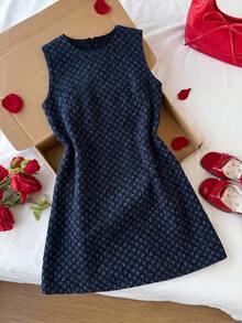 Comfortcana Đầm denim không tay dệt jacquard mùa hè dành cho nữ, phong cách thường ngày, đi nghỉ mát, lễ hội, đi làm, tốt nghiệp, thời trang Y2K, dễ thương, phong cách đường phố, quyến rũ, dự tiệc, đám cưới, thanh lịch, công sở, đi biển, tốt nghiệp, thời trang nữ. Đầm mini denim màu tối dành cho nữ, dáng chữ A, không tay, cổ tròn, thanh lịch. Đầm denim không tay dành cho nữ với họa tiết dệt và cổ tròn cổ điển. - Màu xanh lam - Xem 6