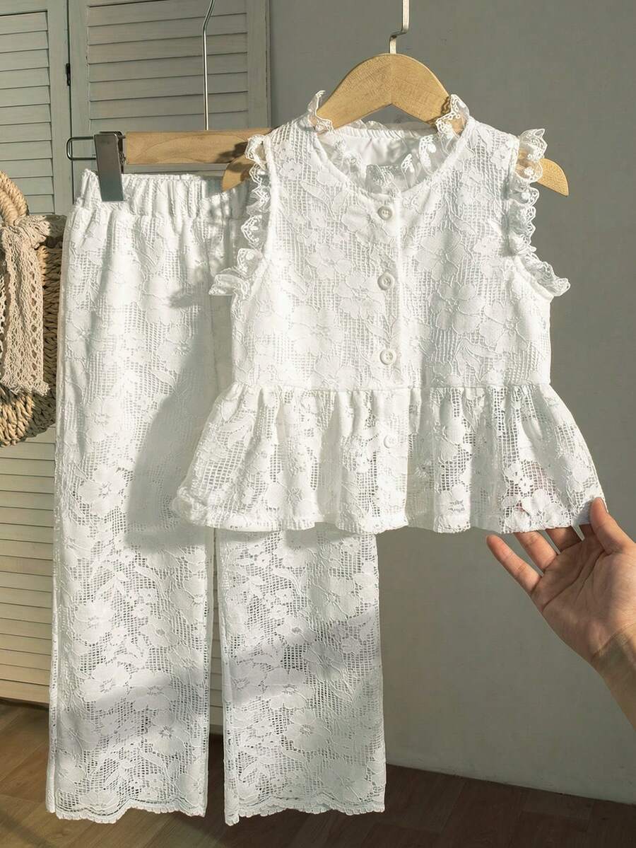 Elladie kids Bộ 2 món cho bé gái mùa hè, gồm áo sơ mi ren trắng cổ ren và tay áo ren cài cúc phía trước, áo kiểu không tay xếp ly gấu và quần ống đứng, thời trang nghỉ mát. - Màu be - Xem 1