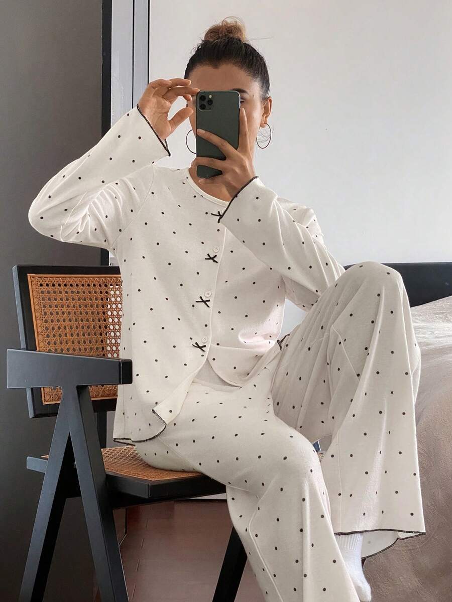 DAZY 女士睡衣两件套:可爱蝴蝶结装饰波点图案开衫和直筒长睡裤 - 白色 - 查看 1