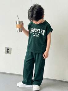 SHEIN Little Byeori 2件套儿童童装男童休闲日韩宽松杏色针织花卉纱线腋下条纹宽松T恤裤两件套，适合学校、运动、度假、居家和户外活动，适合春夏季节。 - 綠色 - 查看 3
