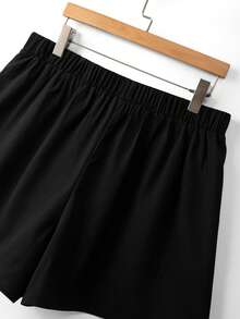 GlowEve CURVE Conjunto de 2 piezas de talla grande con blazer y pantalones cortos a rayas elegantes - Blanco y Negro - Ver 10